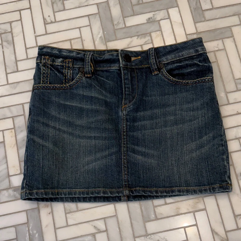 BCBGMaxAzria Dark Wash Denim Mini Skirt- NWOT - Picture 1 of 4